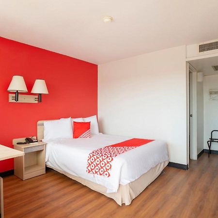 Oyo Hotel Уилкокс Екстериор снимка