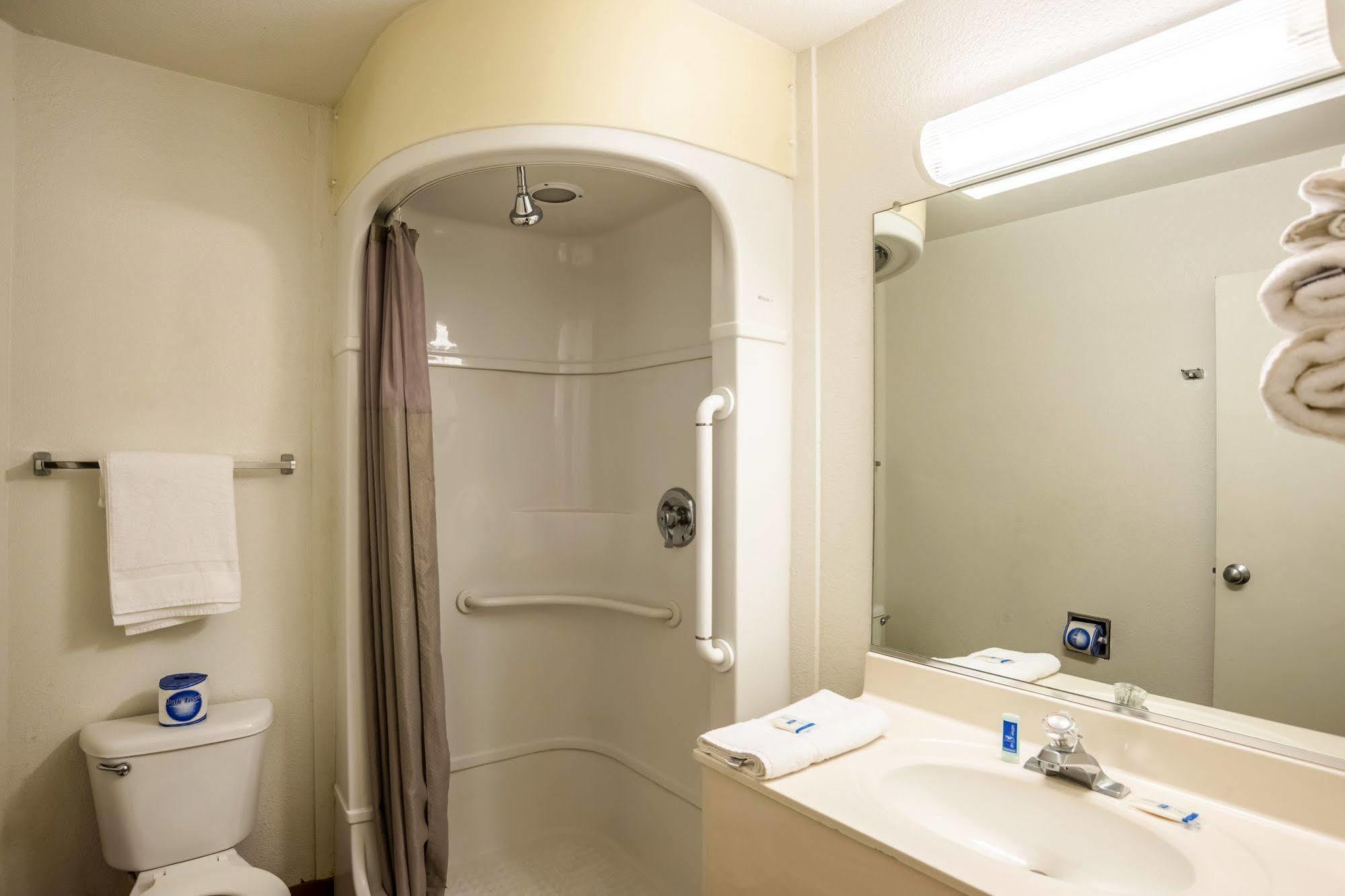 Oyo Hotel Уилкокс Екстериор снимка