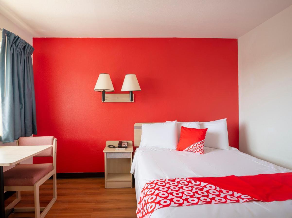 Oyo Hotel Уилкокс Екстериор снимка