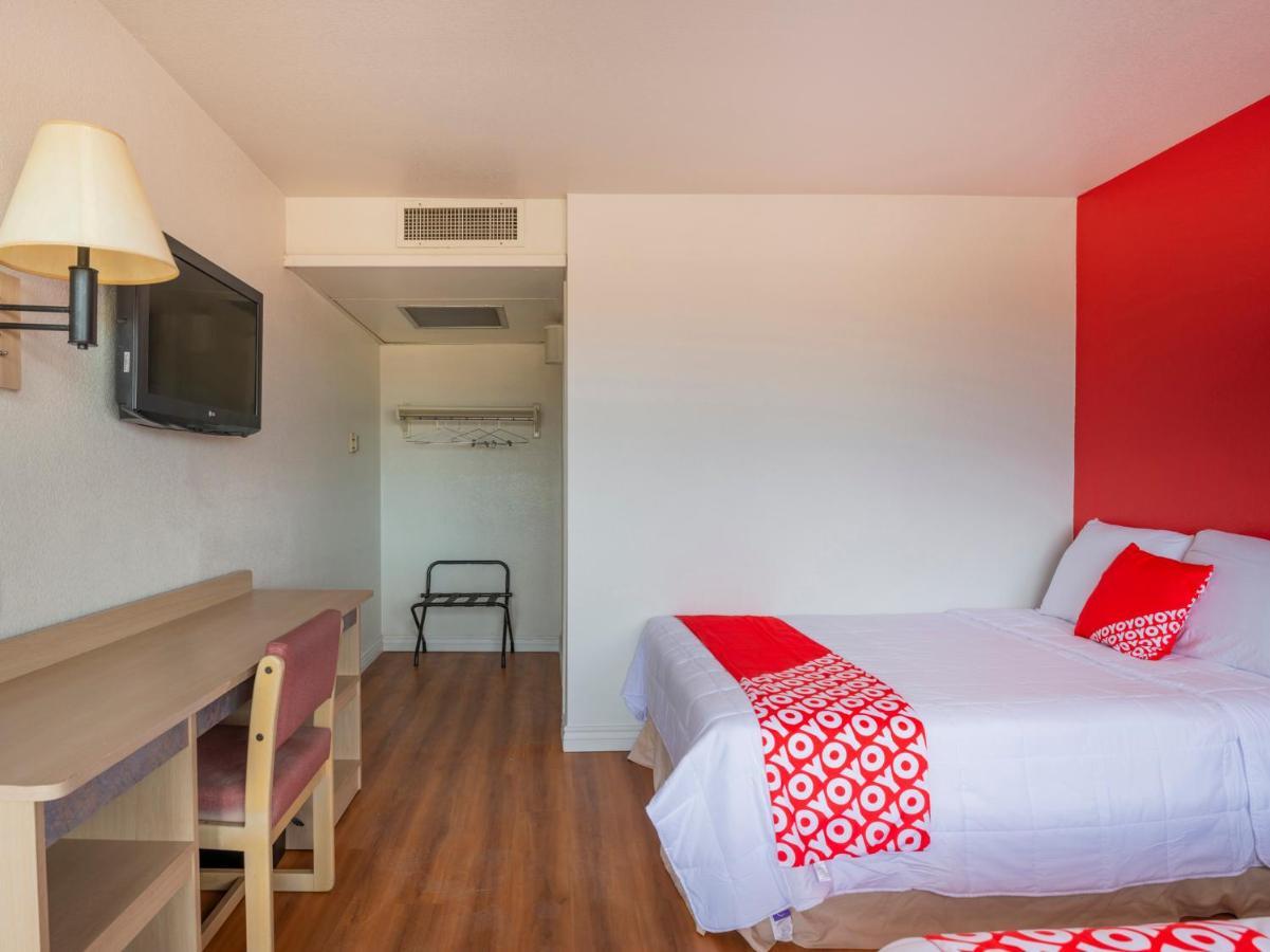 Oyo Hotel Уилкокс Екстериор снимка