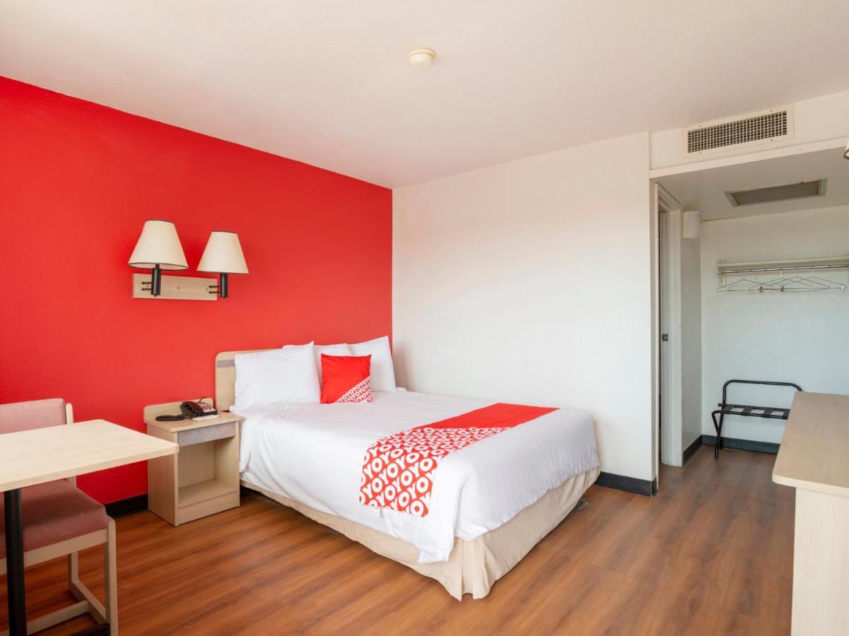Oyo Hotel Уилкокс Екстериор снимка