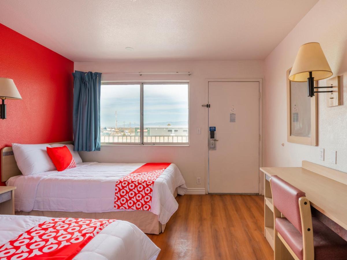 Oyo Hotel Уилкокс Екстериор снимка