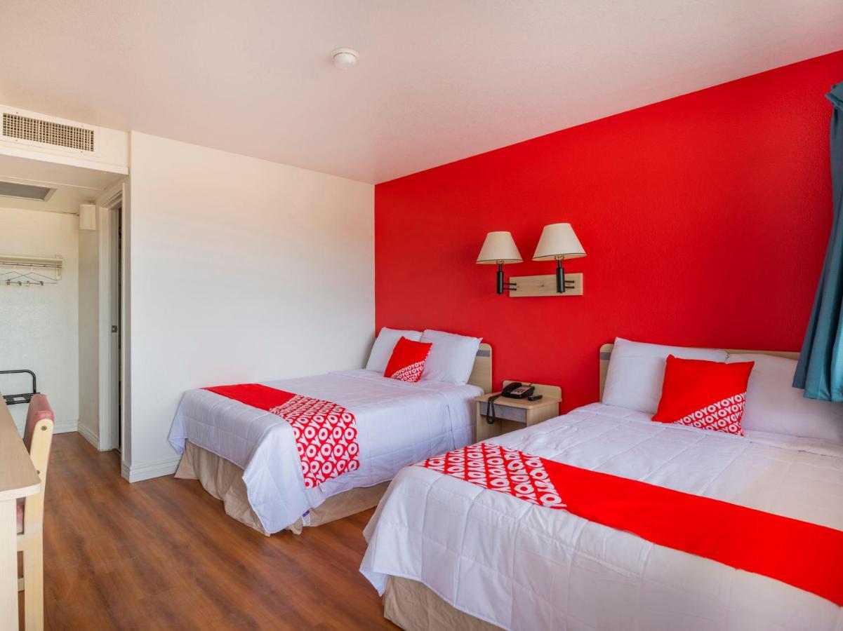 Oyo Hotel Уилкокс Екстериор снимка