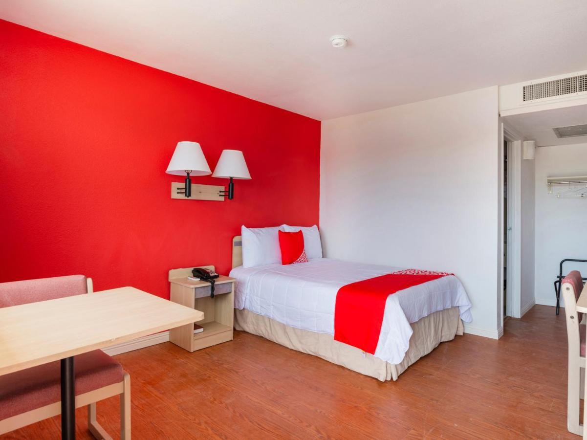 Oyo Hotel Уилкокс Екстериор снимка