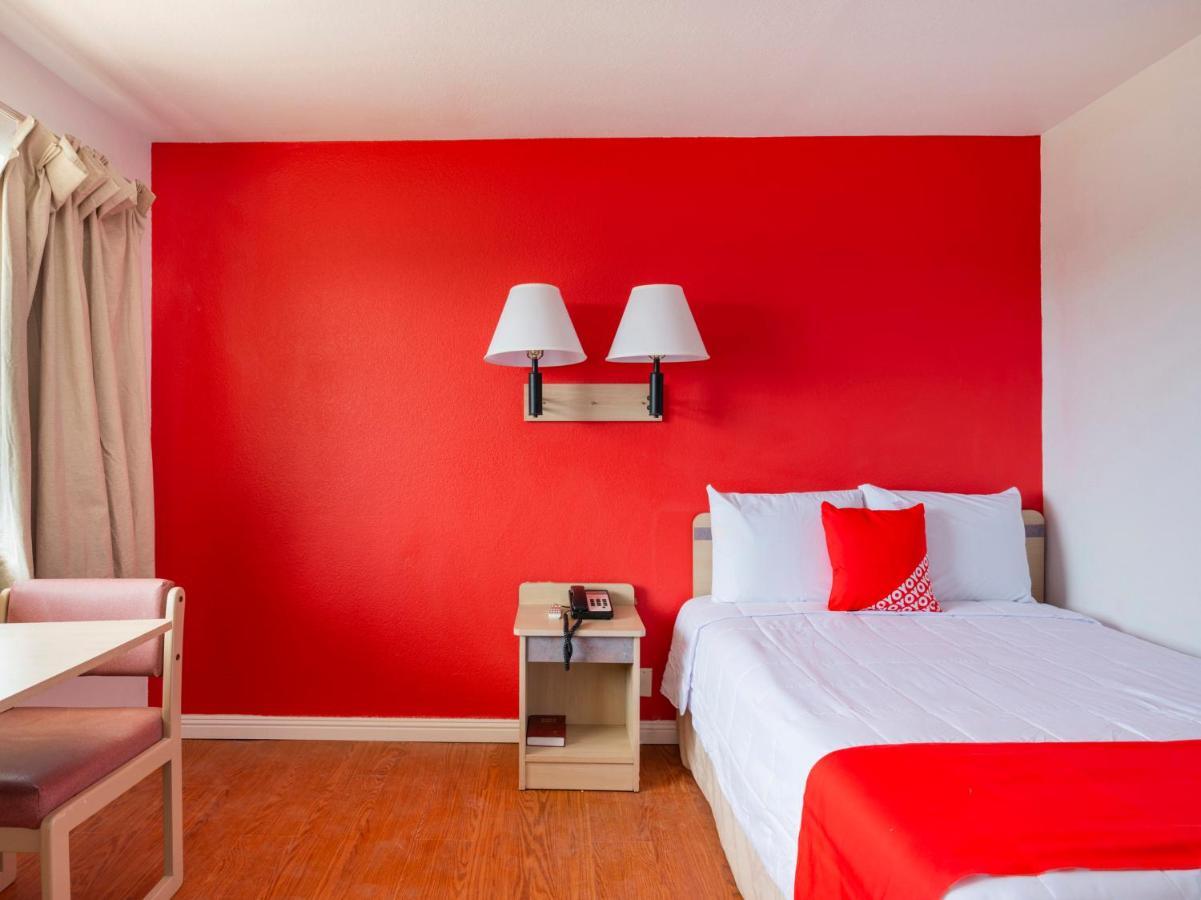 Oyo Hotel Уилкокс Екстериор снимка